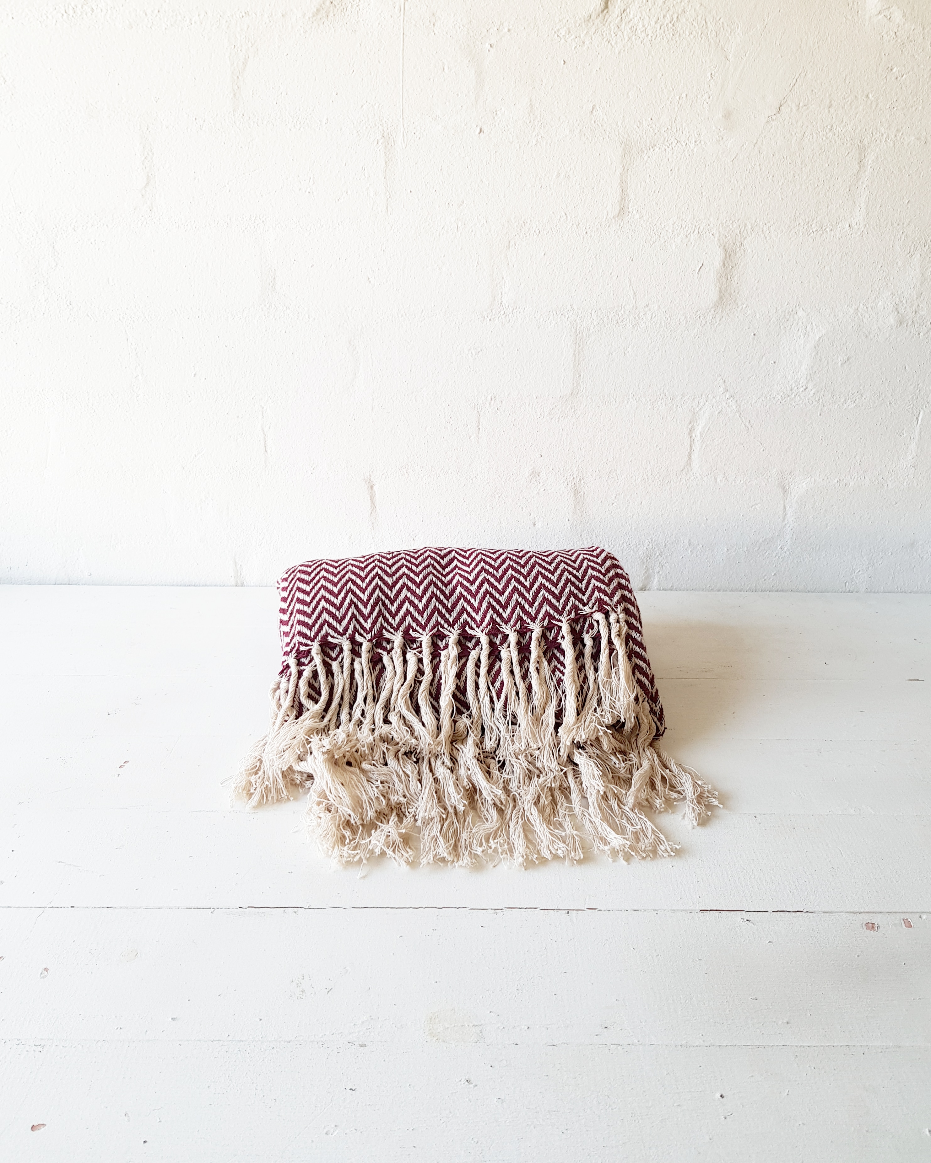 Cotton throw Textured Burgundy - <p style='text-align: center;'>R 50</p>